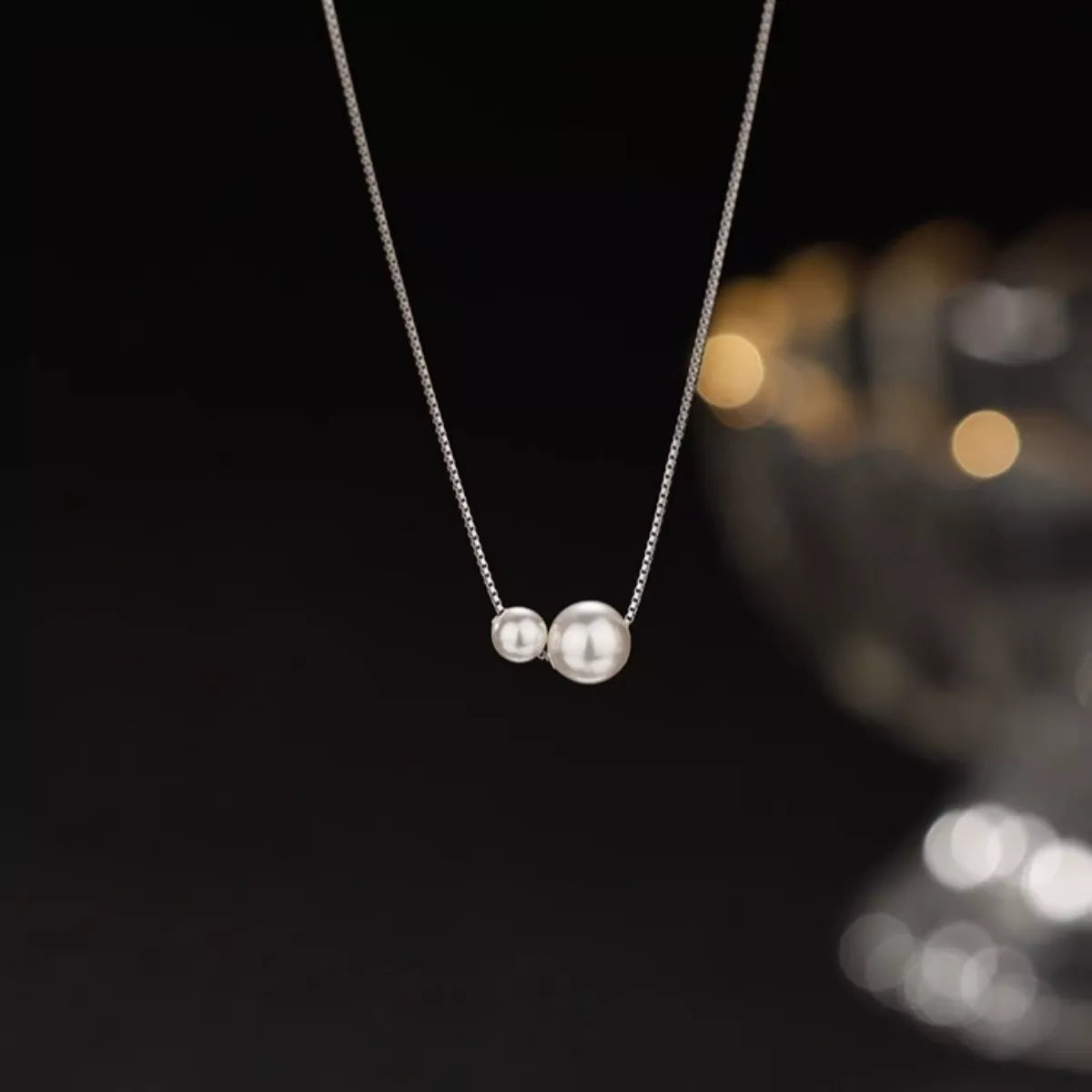 Adorning the Modern Woman: Aesthetics, Metallurgy, and Personal Expression in Female Jewelry